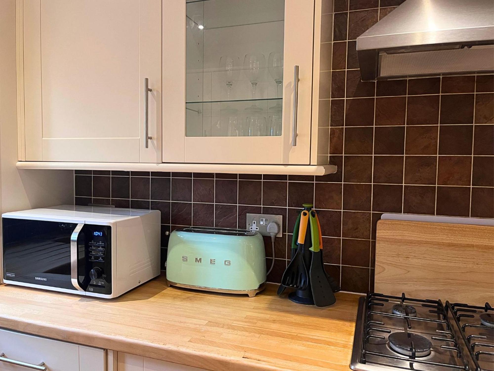 Jekyll'S On Hyde - Spacious Town House - Central Winchester - Free Parking, Sleeps 5 - By Xplus Stays Exterior foto
